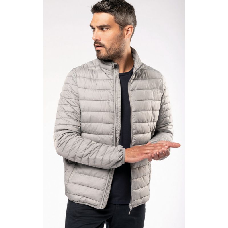 Une veste pour homme zippée fine, chaude et résistante